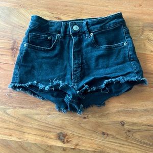 Divided black stretch jean shorts